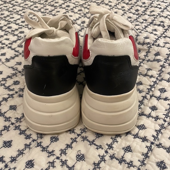 Never worn Steve Madden tennis shoes. Size 8 - Picture 3 of 7